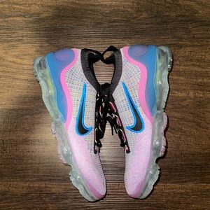 Nike vapor max 
Brand new / no box 


Message me for more info